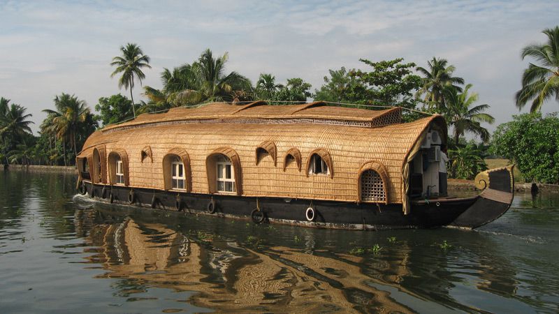 Husbåt, s k Kettuvalom, i Keralas Backwaters.